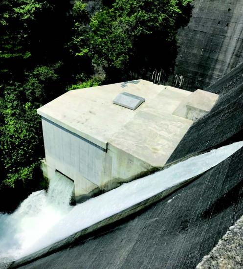 西山ダム発電所全景