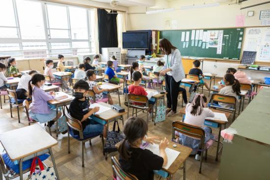 全国初！公立小学校1年生の25人学級を実現