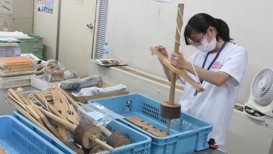 画像：貸出資料の準備の様子