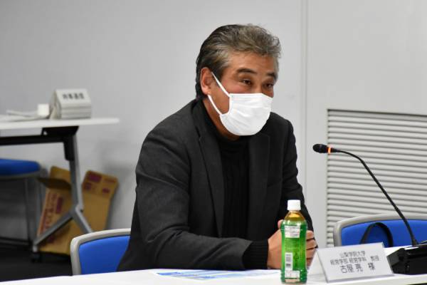 人口減少危機突破に向けた県民評議会の様子（山梨学院大学古屋亮教授）