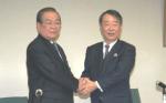 平成18年4月26日共同記者会見の様子
