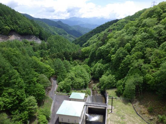ダム堤体下流側から2025年5月28日の写真
