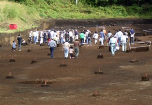 滝沢遺跡見学会の様子3