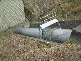 小屋敷第二発電所水槽から見た水圧鉄管