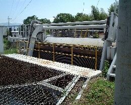 小屋敷第一発電所水槽除塵機