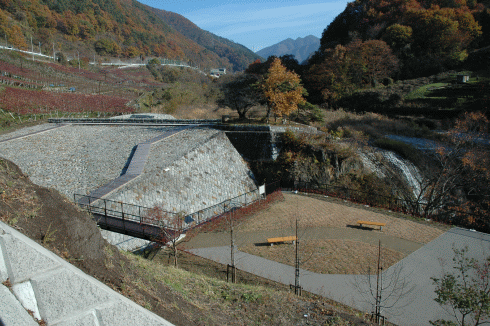 砂防学習公園勝沼堰堤