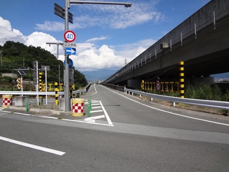 鎮目ランプ(上り)入口