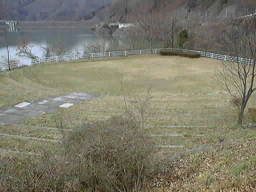 記念館前広場