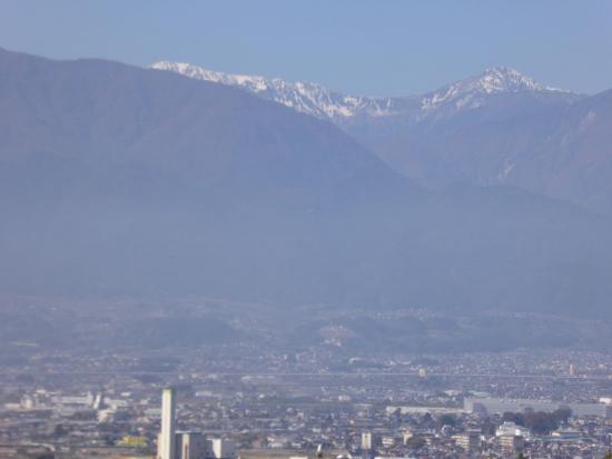 王塚古墳からの甲府盆地と南アルプスの北岳