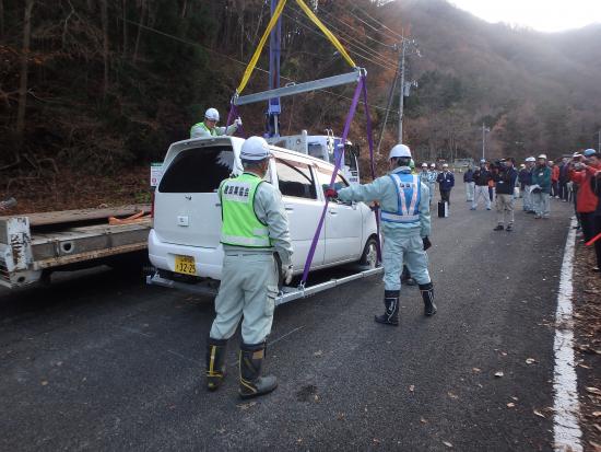 スタック車両（カーリフターによる移動状況）