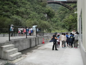 見学風景・発電所