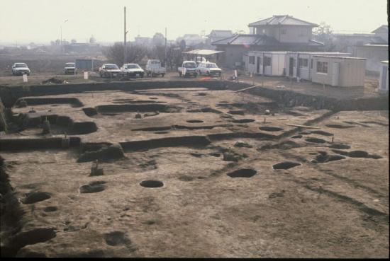 0168_新居道下遺跡遠景