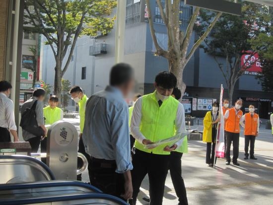 甲府駅前での活動